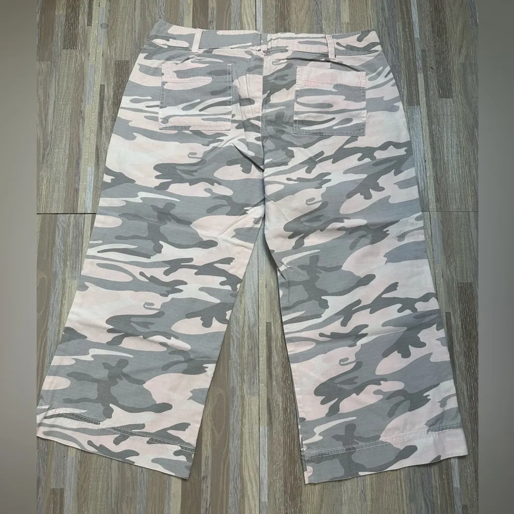 Women’s Pink Camo Capris, Junior Size 11 - Image 5