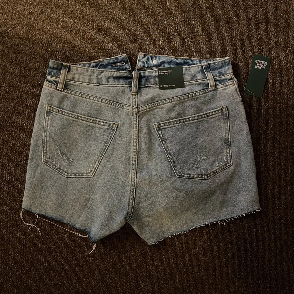 Universal Threads  high waisted Jean shorts 🩵 - Image 2