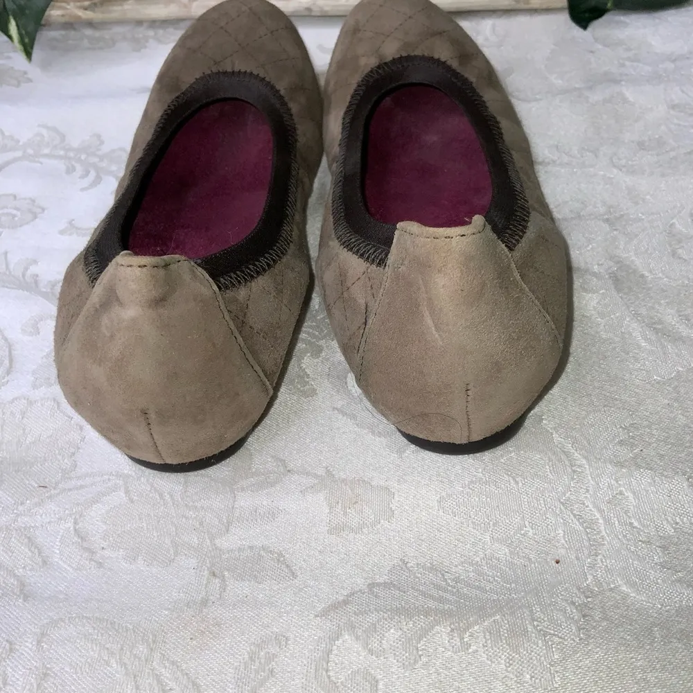 Munro American VICKI Tan Brown Quilted Etched Comfort Slip On Ballet Flats 6.5 - Image 9