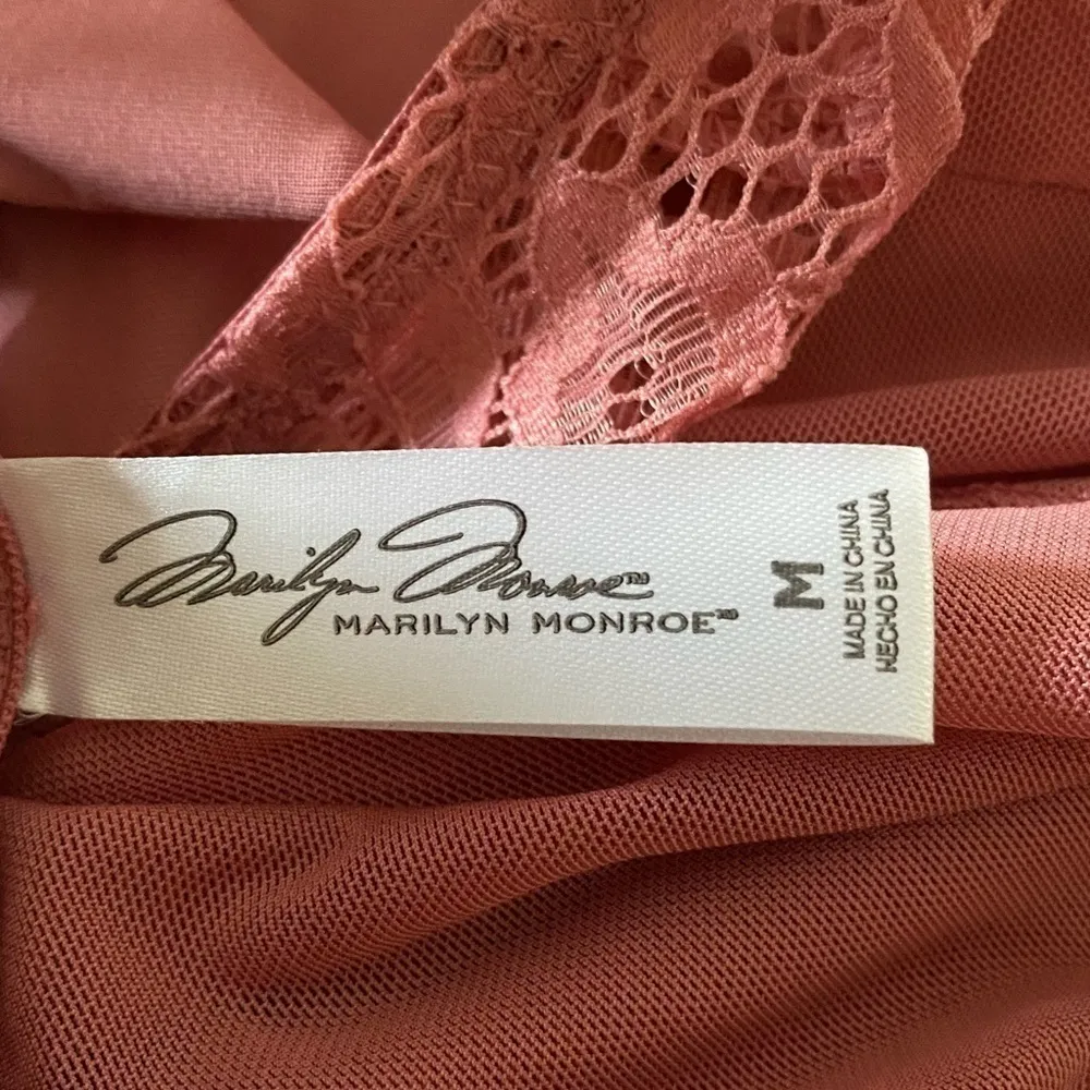 MARYLIN Monroe Lingerie Size Medium Pink - Image 5
