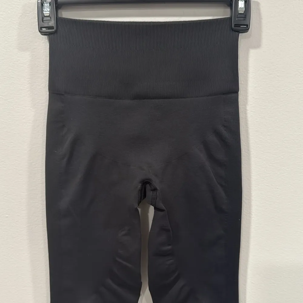 Lululemon Zone In Crop Compression Leggings Size 2 GUC - Image 2