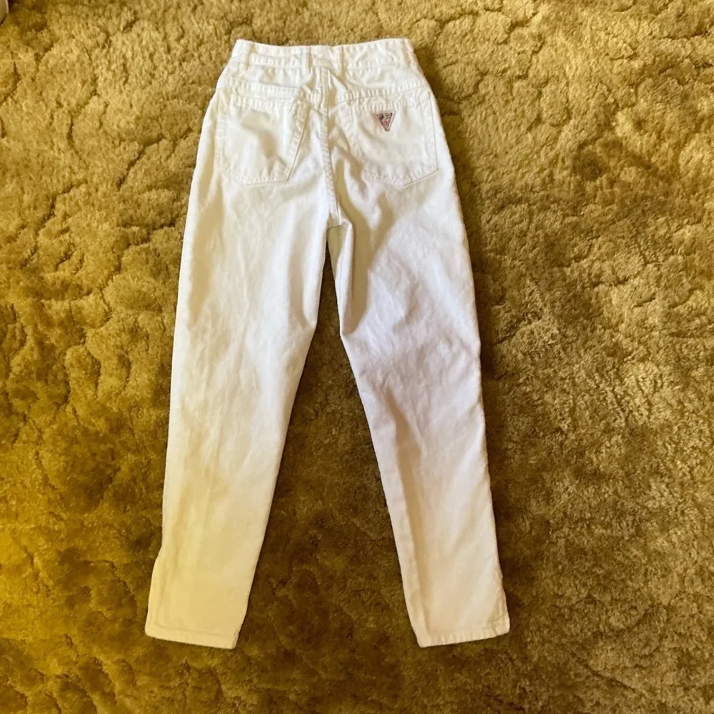 Vintage 80s GUESS High Rise Slim Leg Jeans | White Denim Ankle Zip Size 23 - Image 15