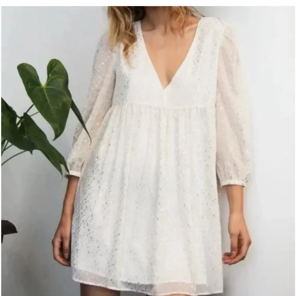 Sunday Best Aritzia Size XS Jinx White Dress with Gold Speckles - Image 2