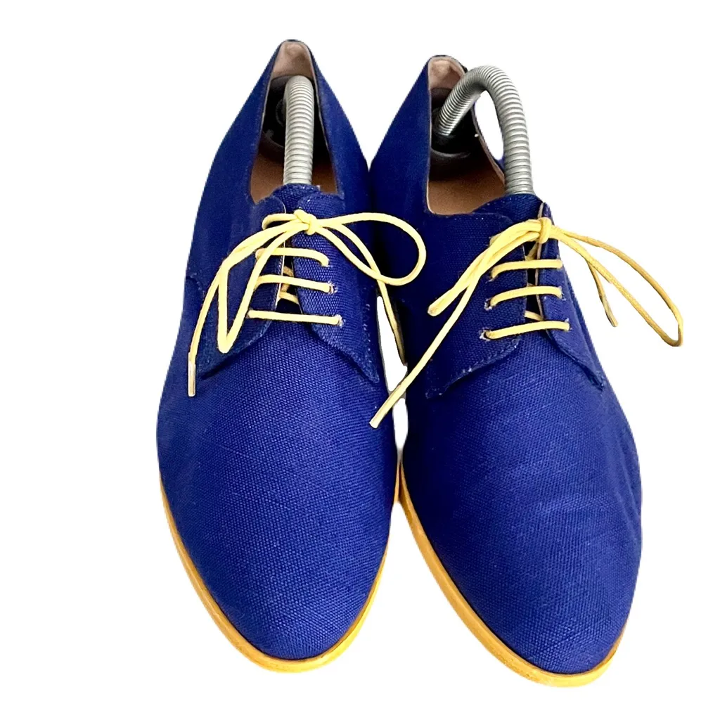 Manolo Blahnik Cobalt Blue Linen Yellow Lace Up Oxford Flats, Size 37.5 - Image 3