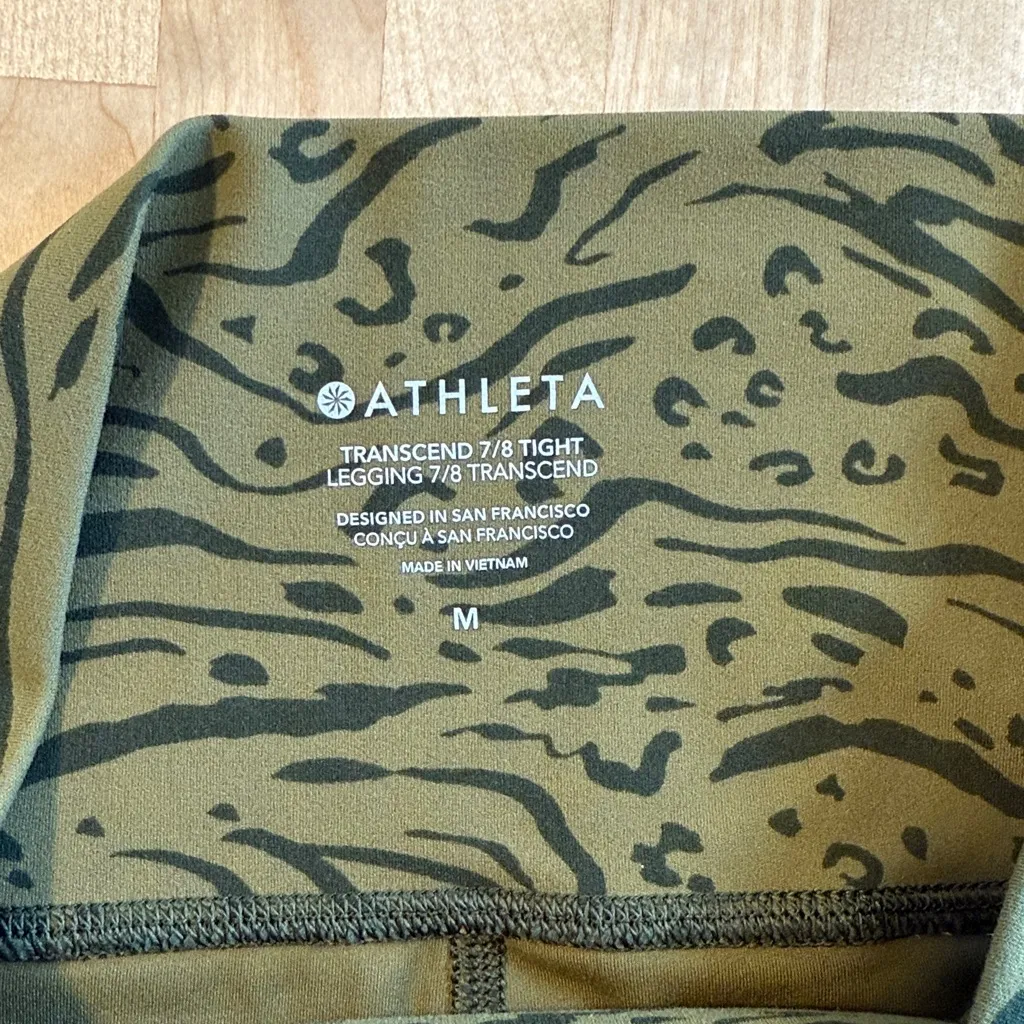Athleta Mid-Rise Transcend 7/8 Tight Legging Capri in Green Animal Print, M - Image 7