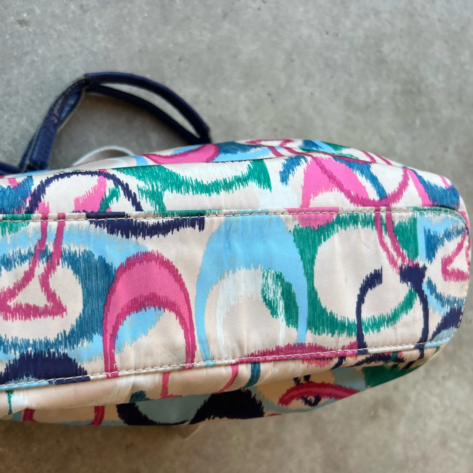 Vintage Coach Blue and Pink Patterned Women’s Blue Pink Large Long Shoulder Bag - Image 11