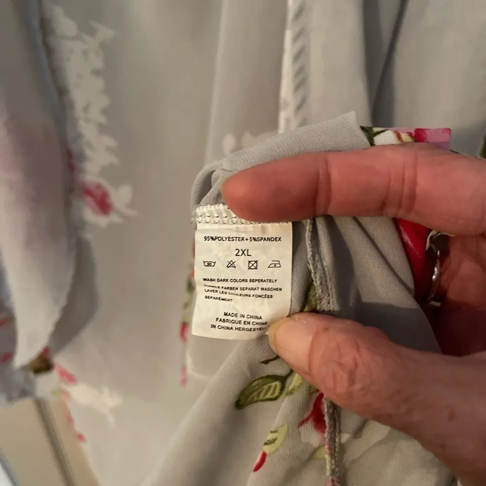 Gray open front chiffon gray & floral kimono jacket beach cover up. Size 2X - Image 2