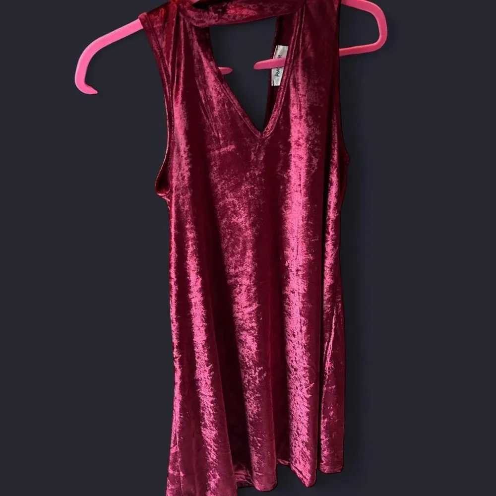 Red Crushed Velvet Velour Sleeveless Mini Dress – Keyhole V-Neck, Size Medium - Image 5