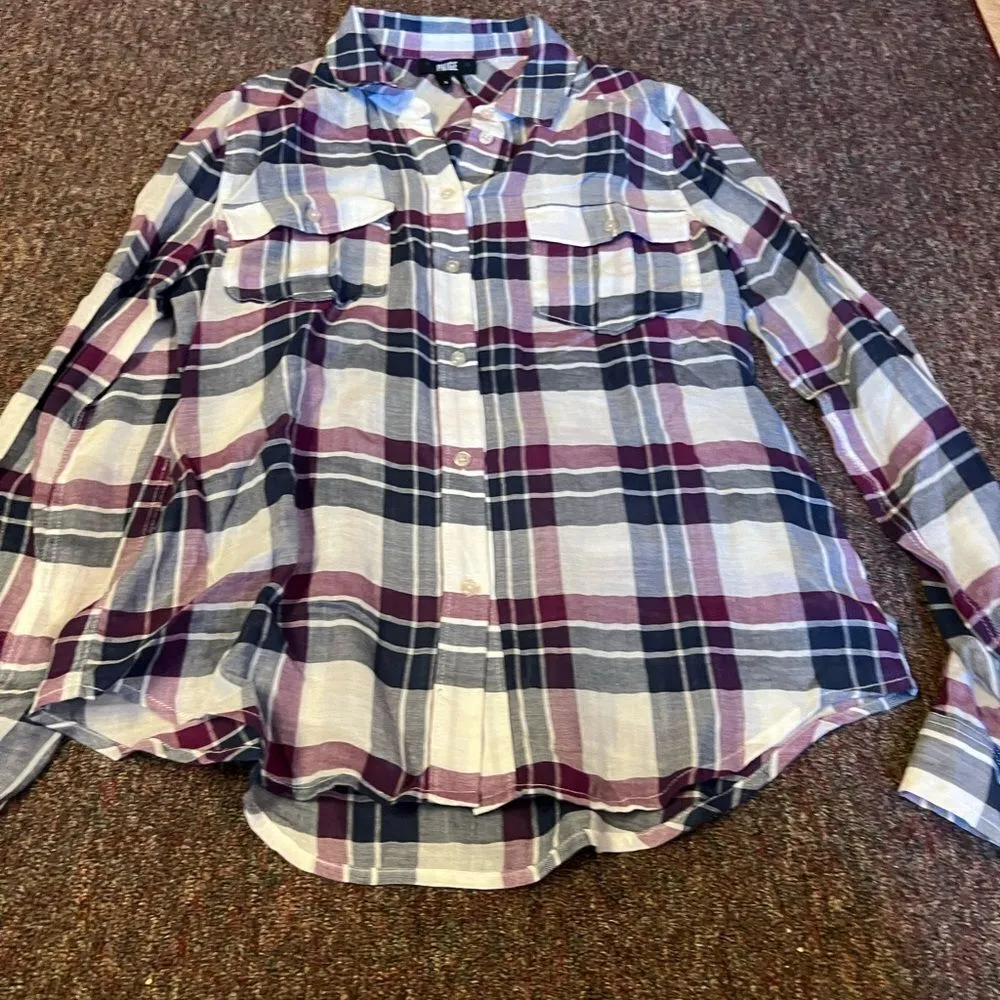 Paige small light weight button down small - Image 3