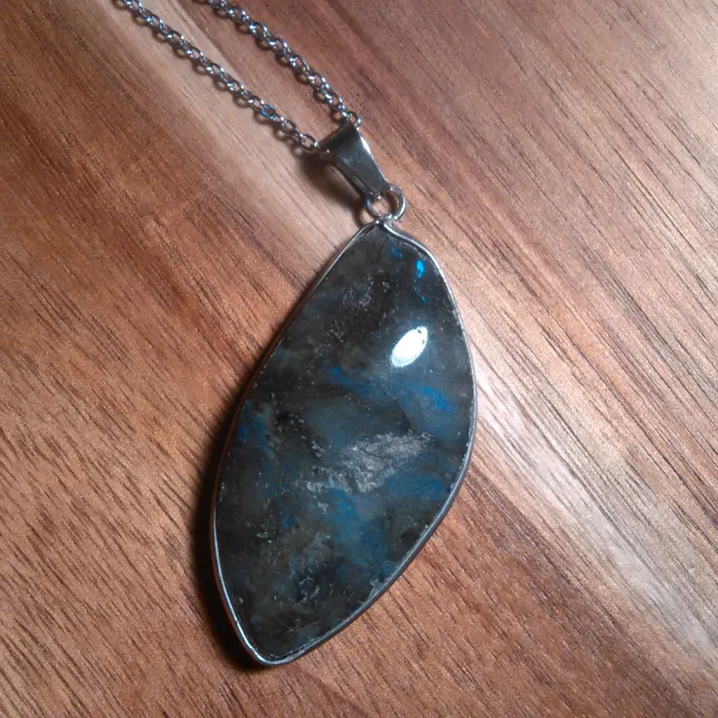 Malagasy Labradorite Stainless Steel Pendant Necklace - Image 4