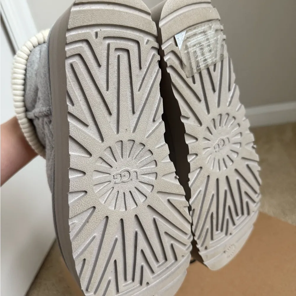 Authentictic women’s grey classic mini platform felted Ugg size 7 - Image 8