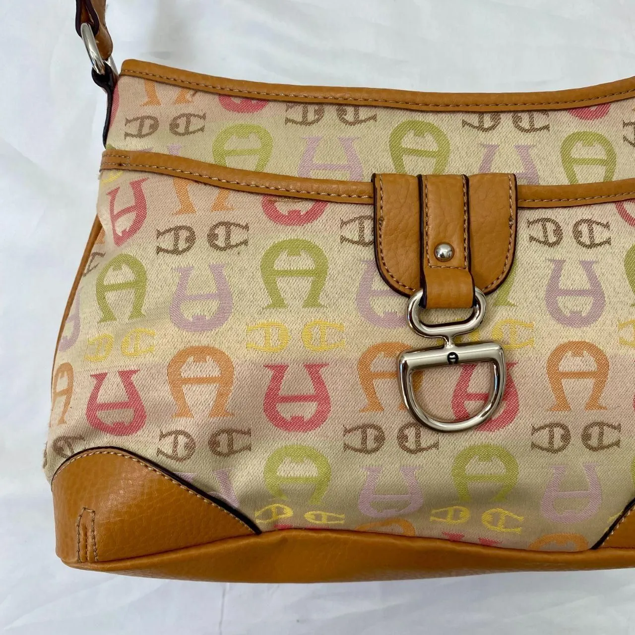 Etienne Aigner Vintage Early 2000's Tan Multi Signature Print Shoulder Bag - Image 3