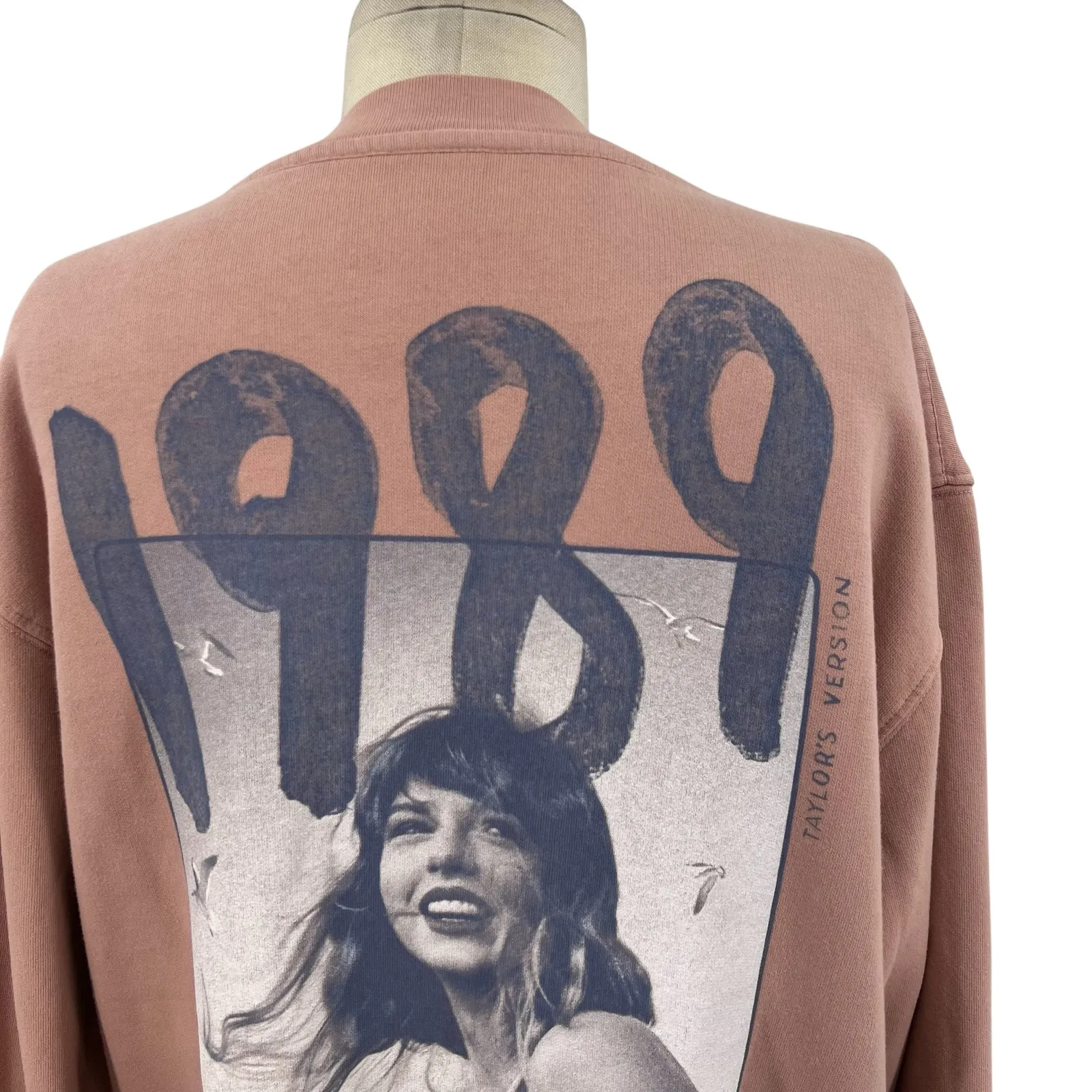 Taylor Swift Sweatshirt 1989 Taylor's Version Crewneck Pink Size Large - Image 8