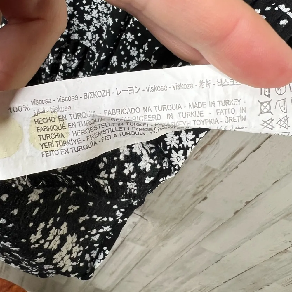 Zara Women's Black and White Floral Mini Dress Size M Flowy Long Sleeves - Image 10