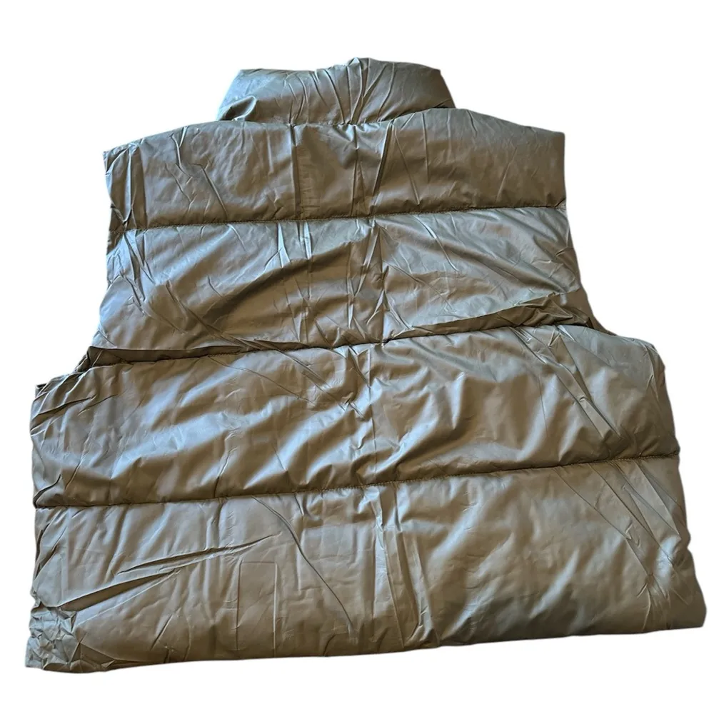 TQD Women’s Cropped Puffer Vest with Magnetic Button Closure - Image 3