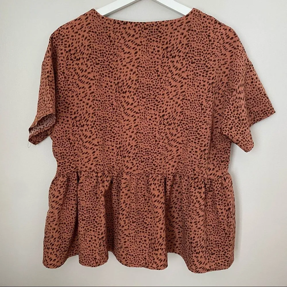 SHEIN Blouse Top Short Sleeve Ruffle Animal Print Business Casual Neutral Trendy - Image 5