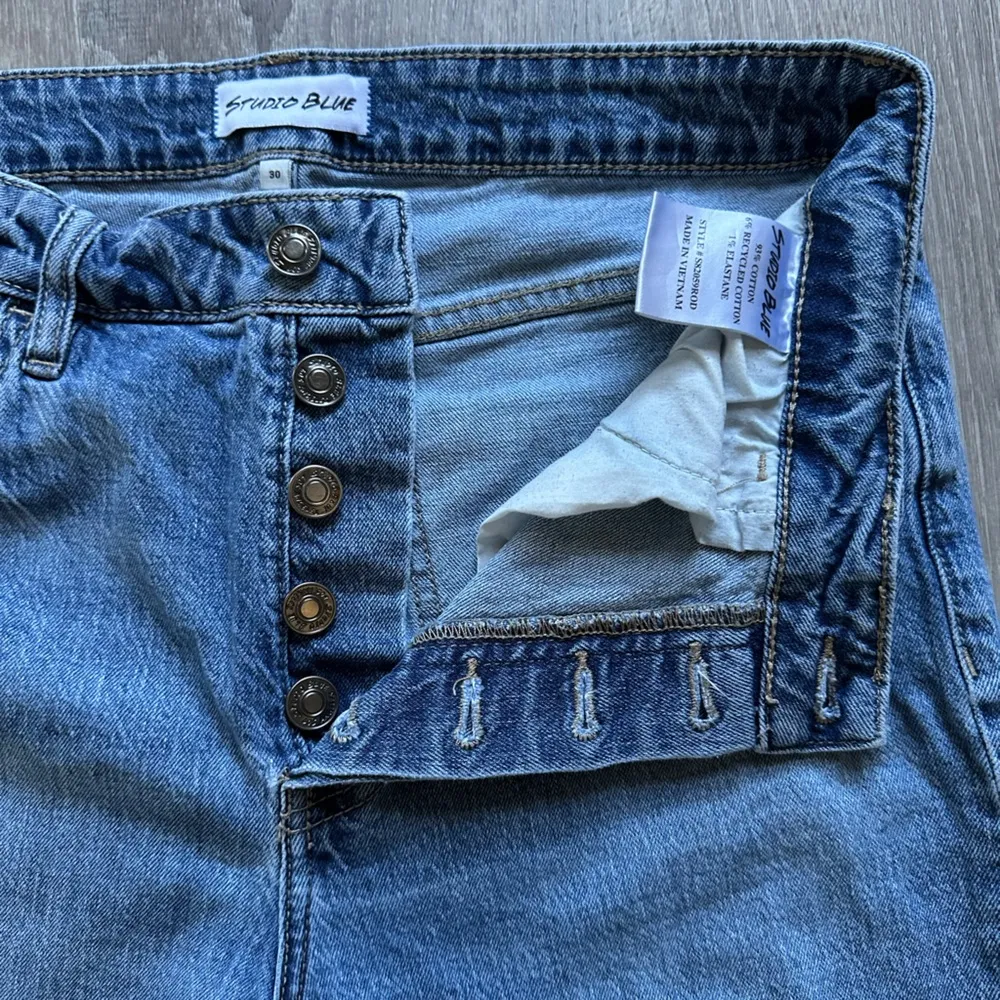 Studio Blue Distressed Blue Straight Leg Jeans Size 30 - Image 6