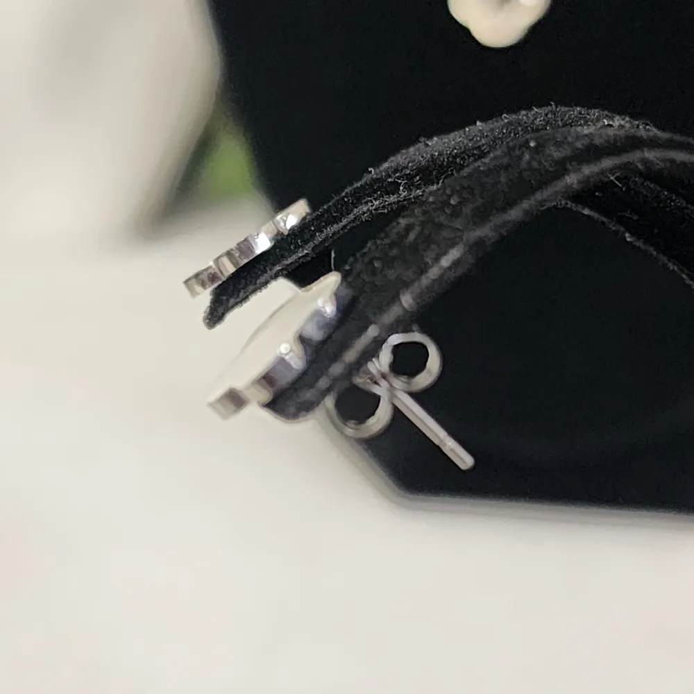 Silver Stainless Steel and Black Quatrefoil Flower Clover Necklace Earring Set - Image 7