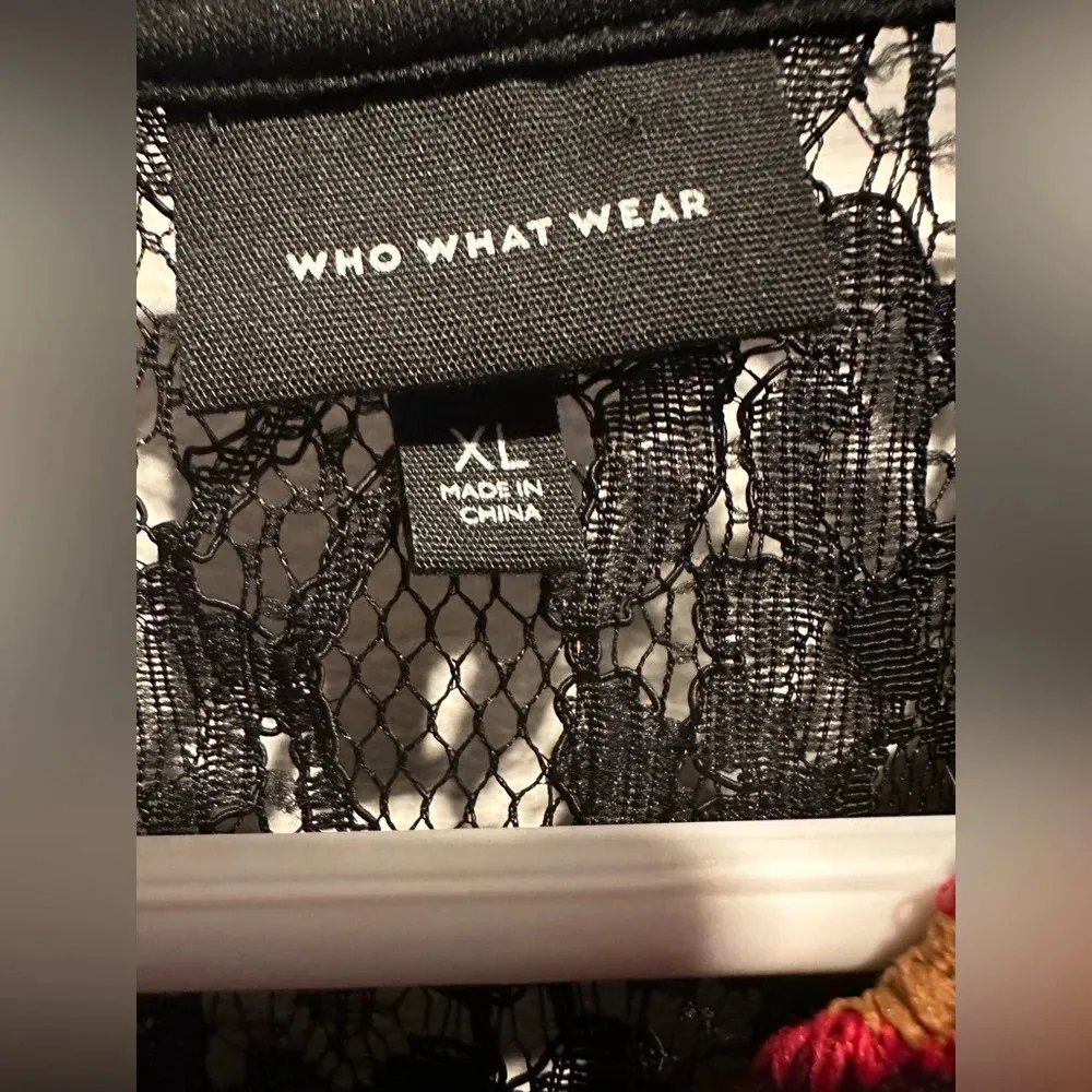 Who What Wear lace rose print short sleeve shirt - Image 4