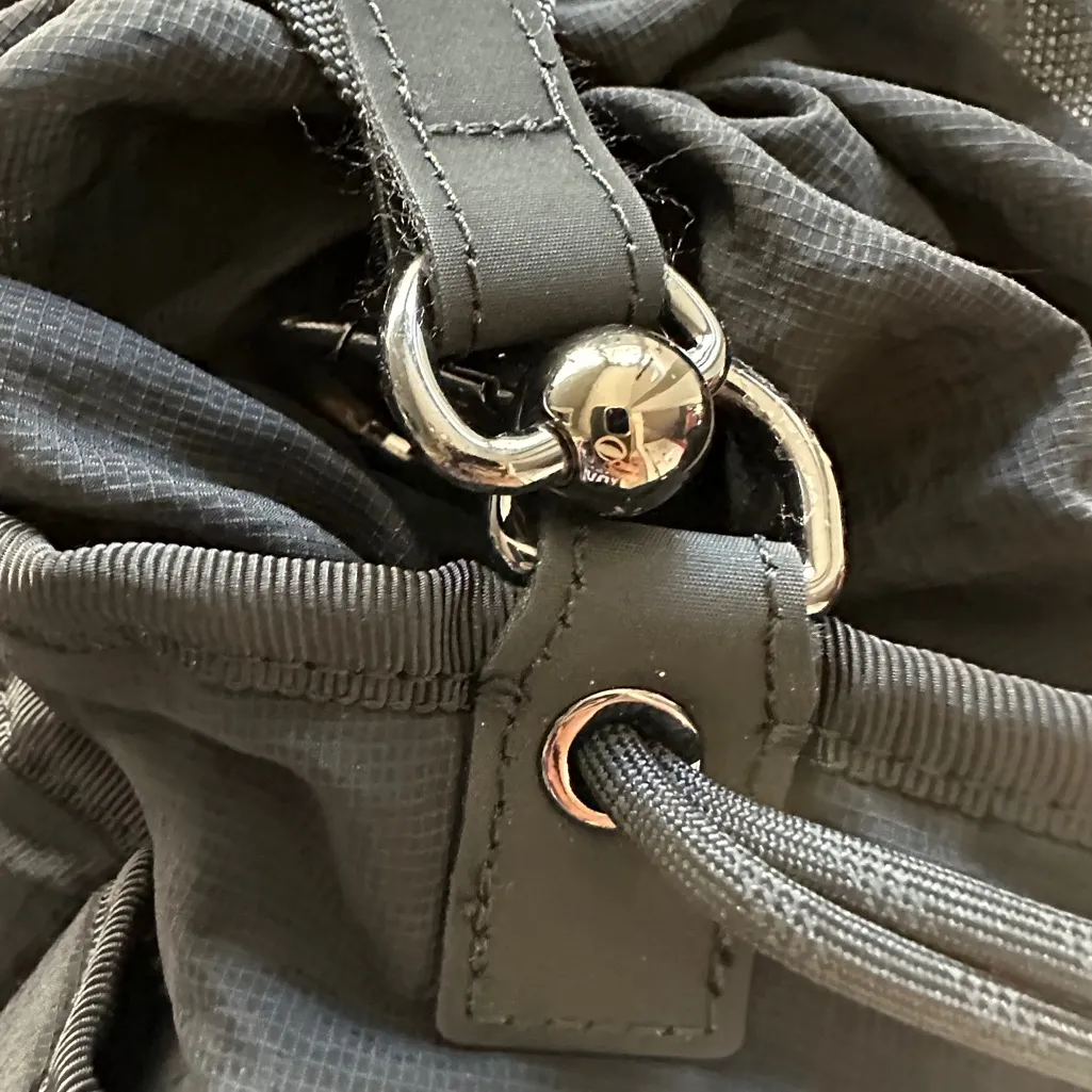 Lululemon Dash All Day Bucket Bag - Image 12