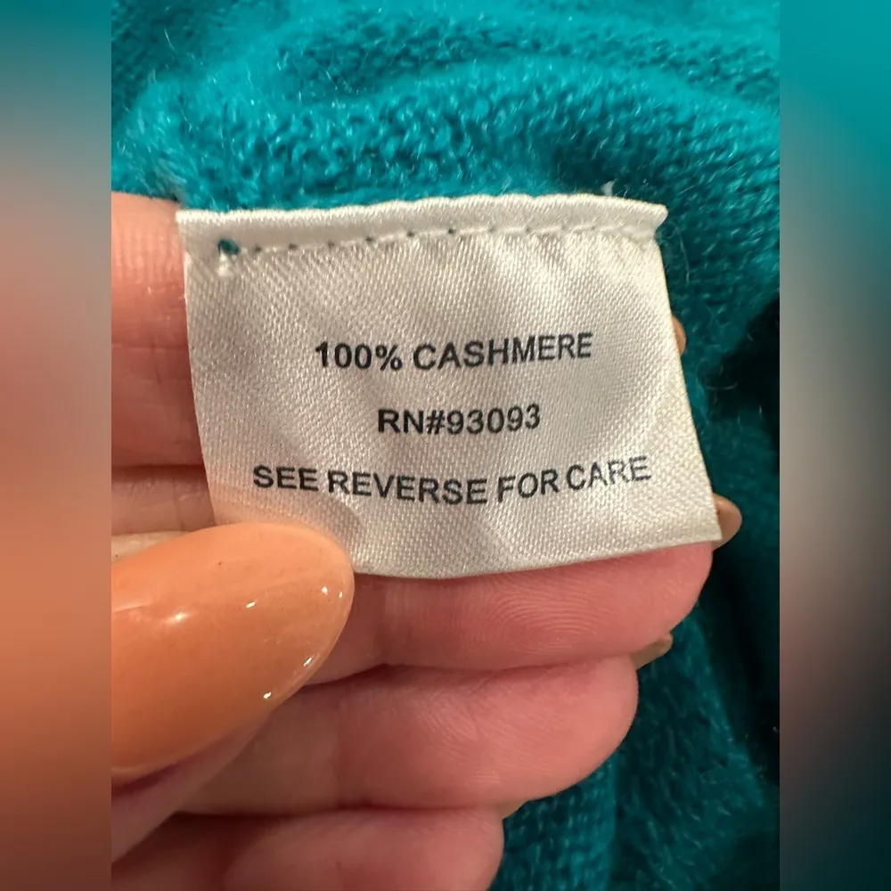 EUC TYLER BOE CASHMERE CARDIGAN TEAL COLOR LIGHT IN WEIGHT AND SUPER SOFT Blue - Image 4