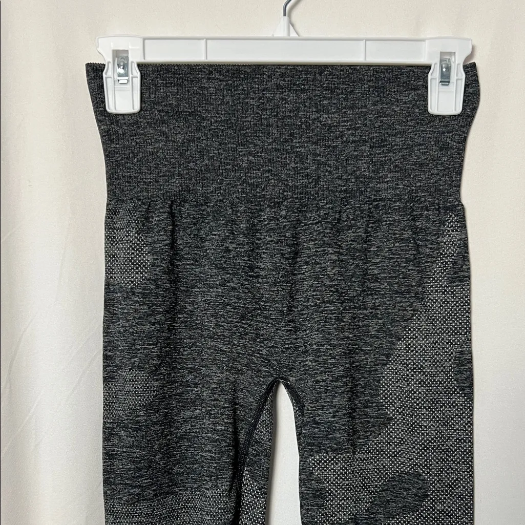 HPE Seamless High Waist Cross X Gray Camo Leggings Size Small - Image 3