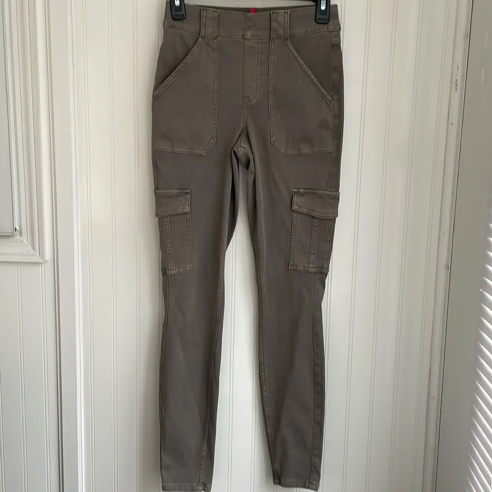 Spanx Stretch Twill Ankle Cargo Pants Patch and Button Flap Pockets Gray/Green S - Image 3