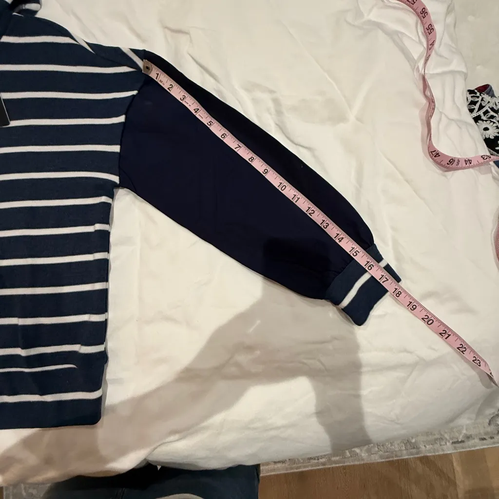 Women’s leisure hooded sweater size small  NWT - Image 8