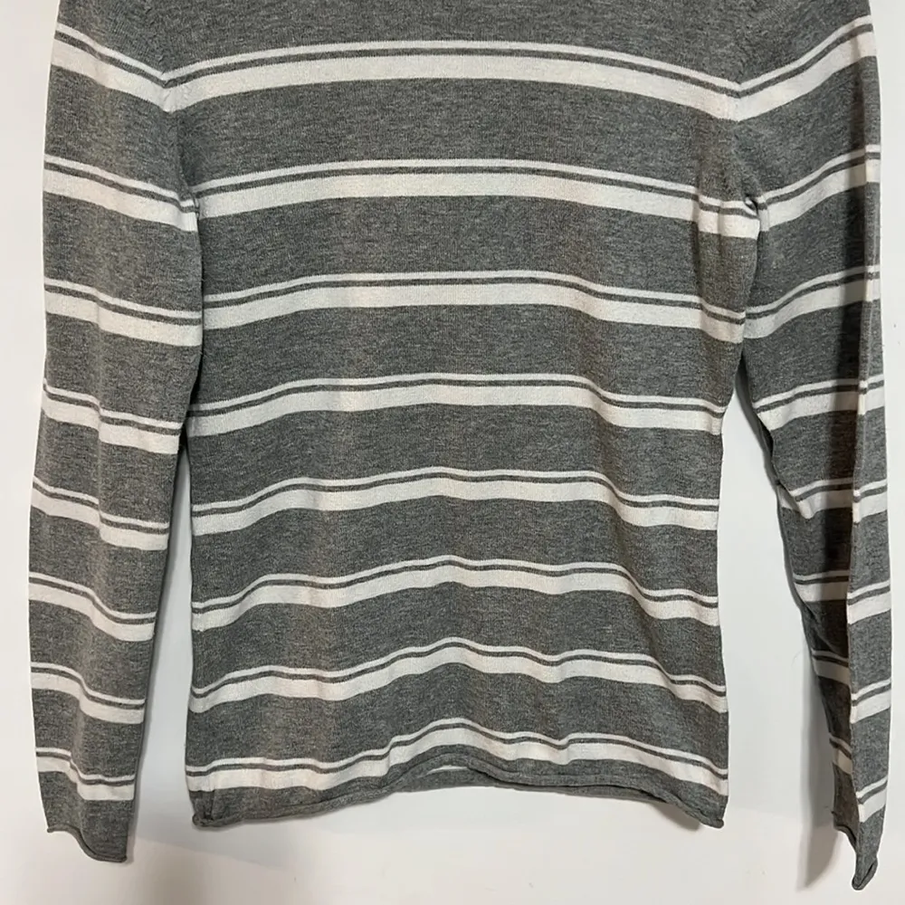 BANANA Republic Turtle Neck Long Sleeve Shirt Grey and White Striped Size Small - Image 3