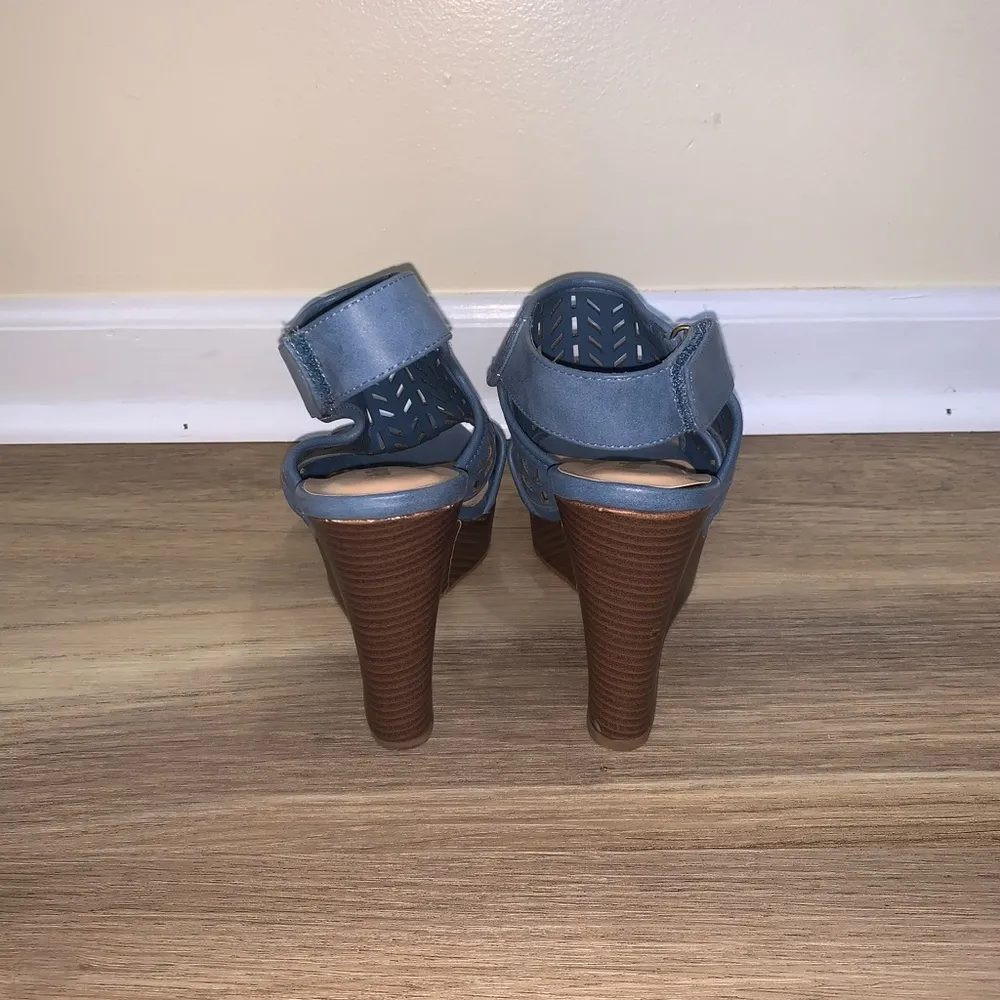 Dollhouse Heels Size 10W - Image 4