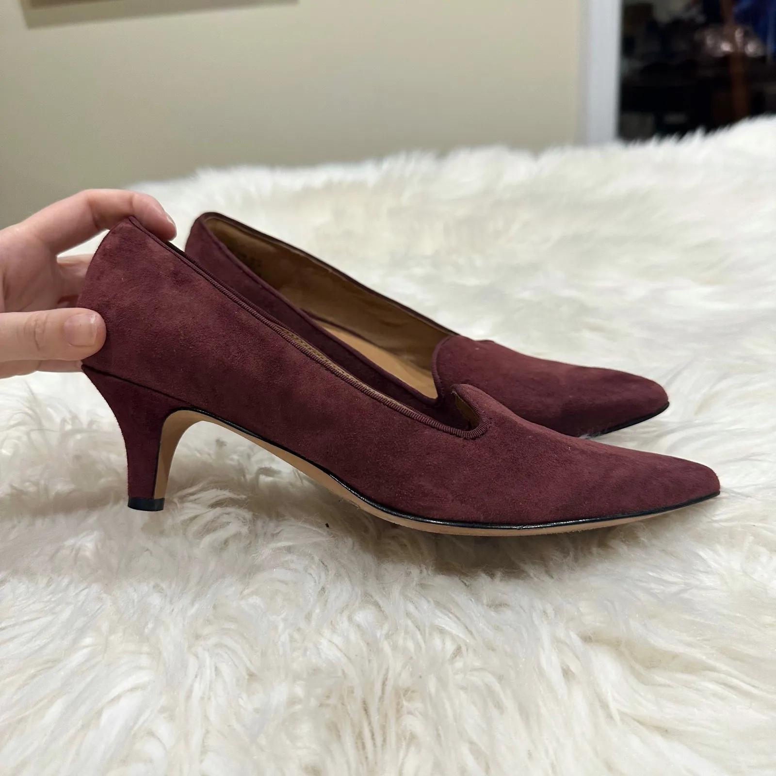 Clarks Inigo Suede Kitten Heels Sz 7.5 - Image 2