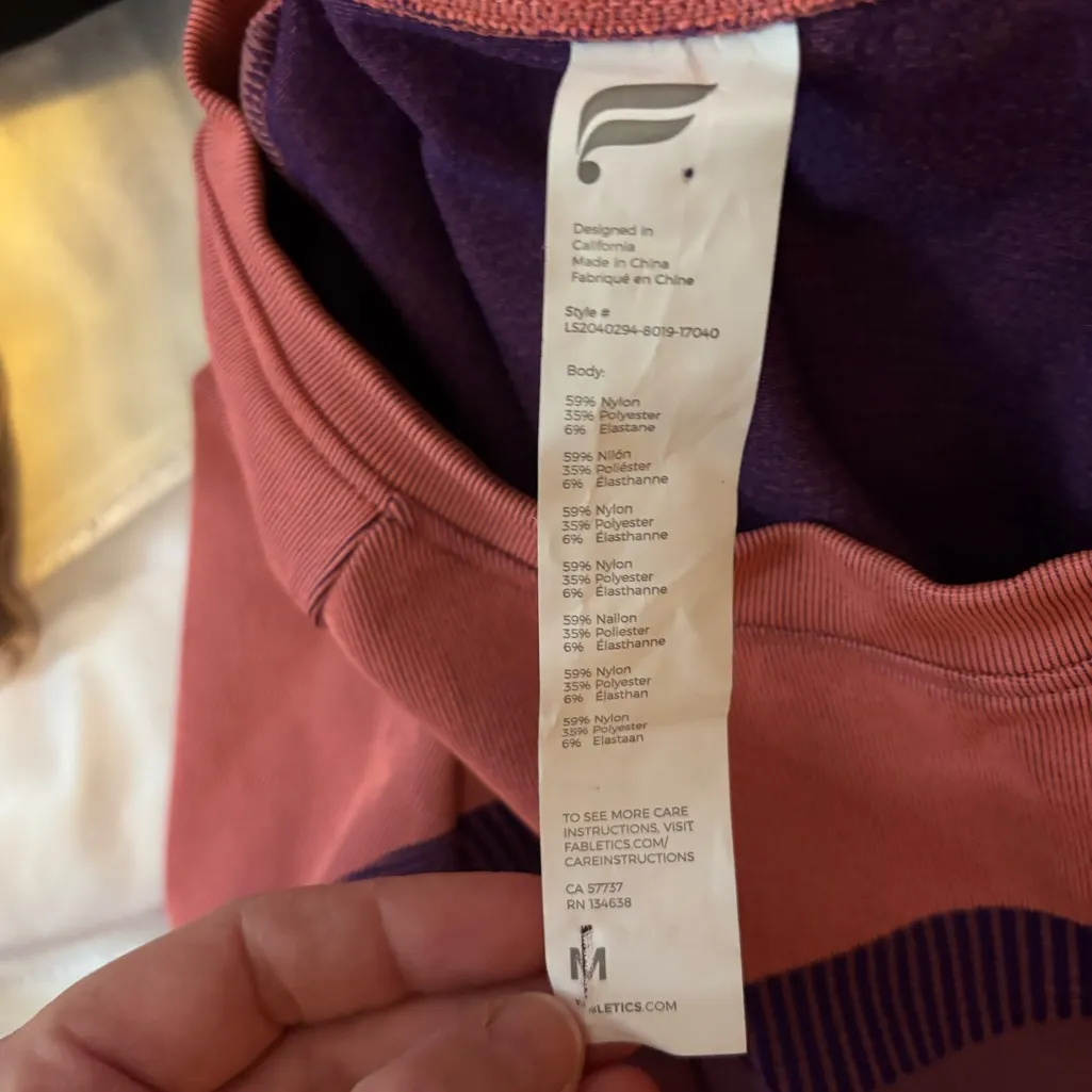 Fabletics Tory cropped seamless long sleeve top sz M - Image 3