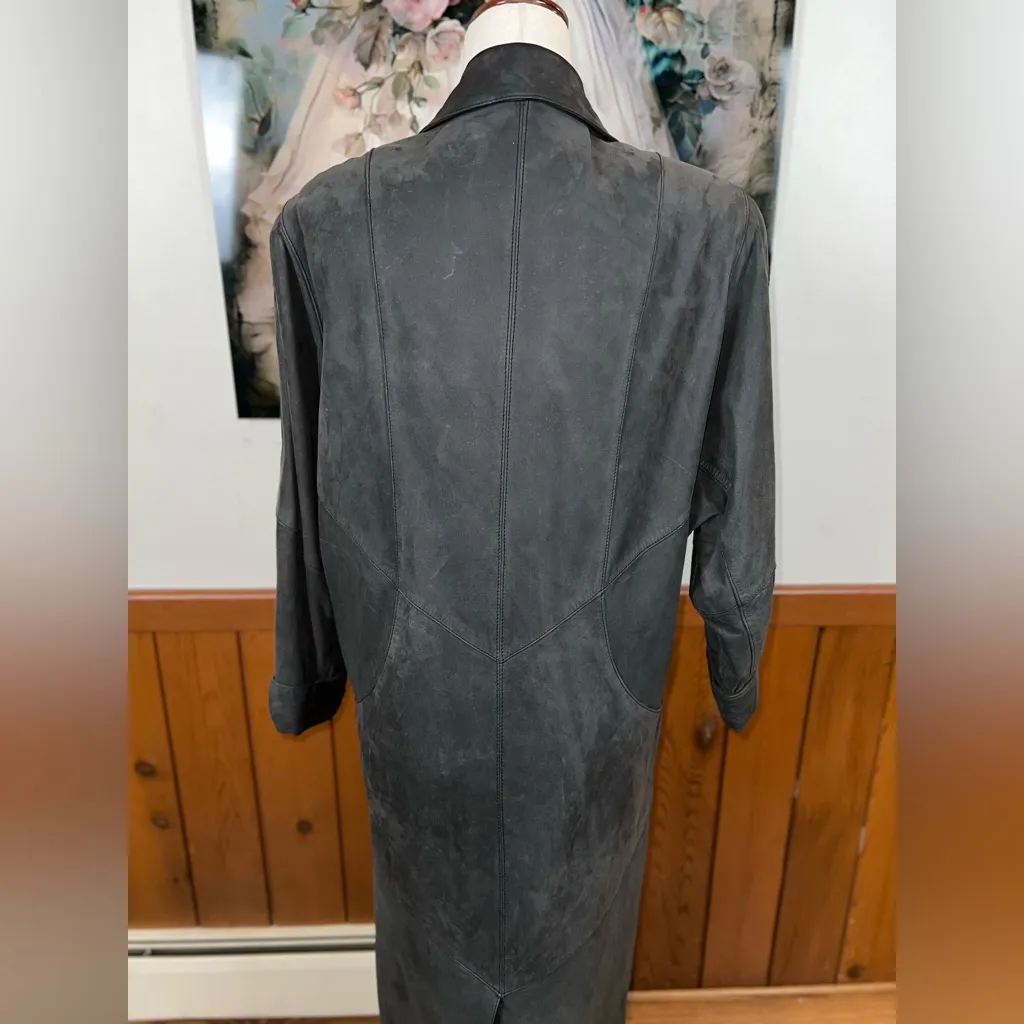 Gorgeous Vintage 90s Avanti Charcoal Suede Trench Coat! - Image 7