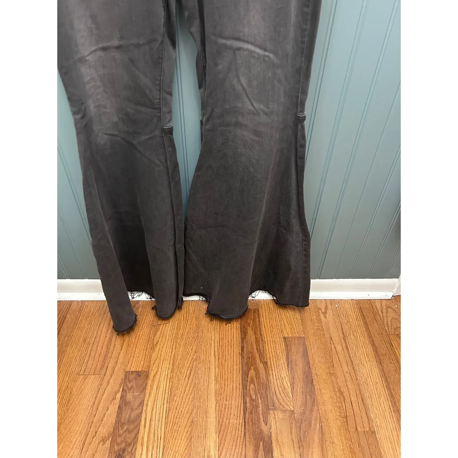 Free People Thirty One Charcoal Grey Flare Jeans Womens Size 31 - Image 2