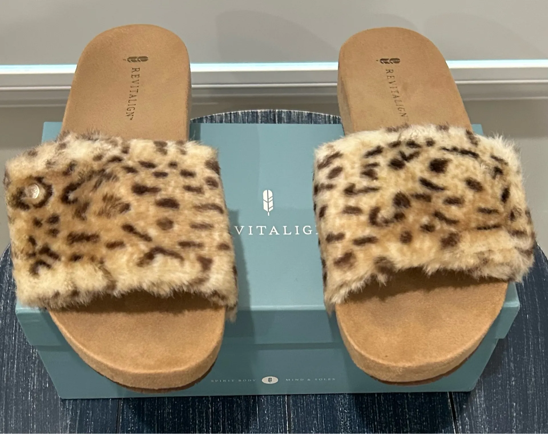 Revitalign Snow Leopard Slides Brown Size 8 - Image 4