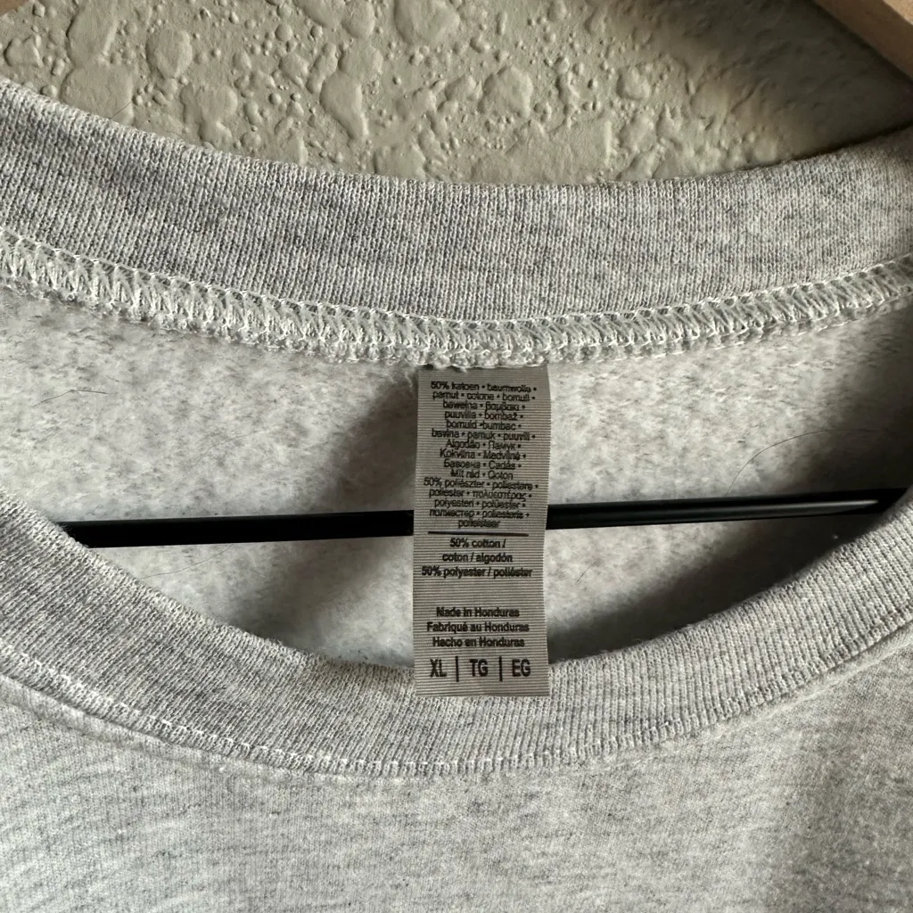 🩶Texas Chainsaw Massacre Gray and Red Heart Graphic Sweatshirt Size XL - Image 4