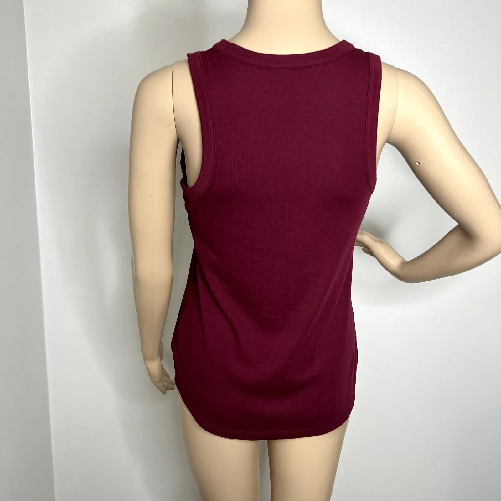 Old Navy  Maroon Tank Top - Image 3