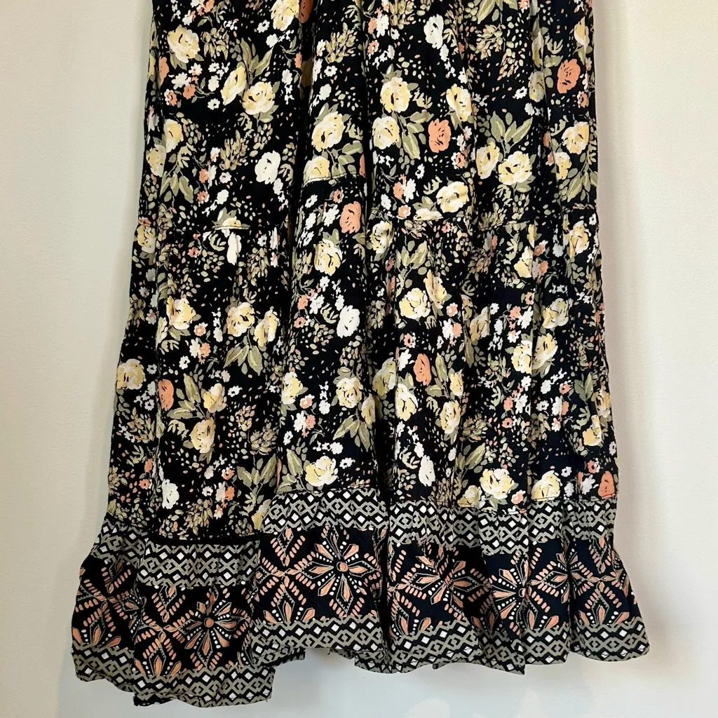 Angie Black Floral V-Neckline Front Knot Mini Dress - Size: Large - Image 5