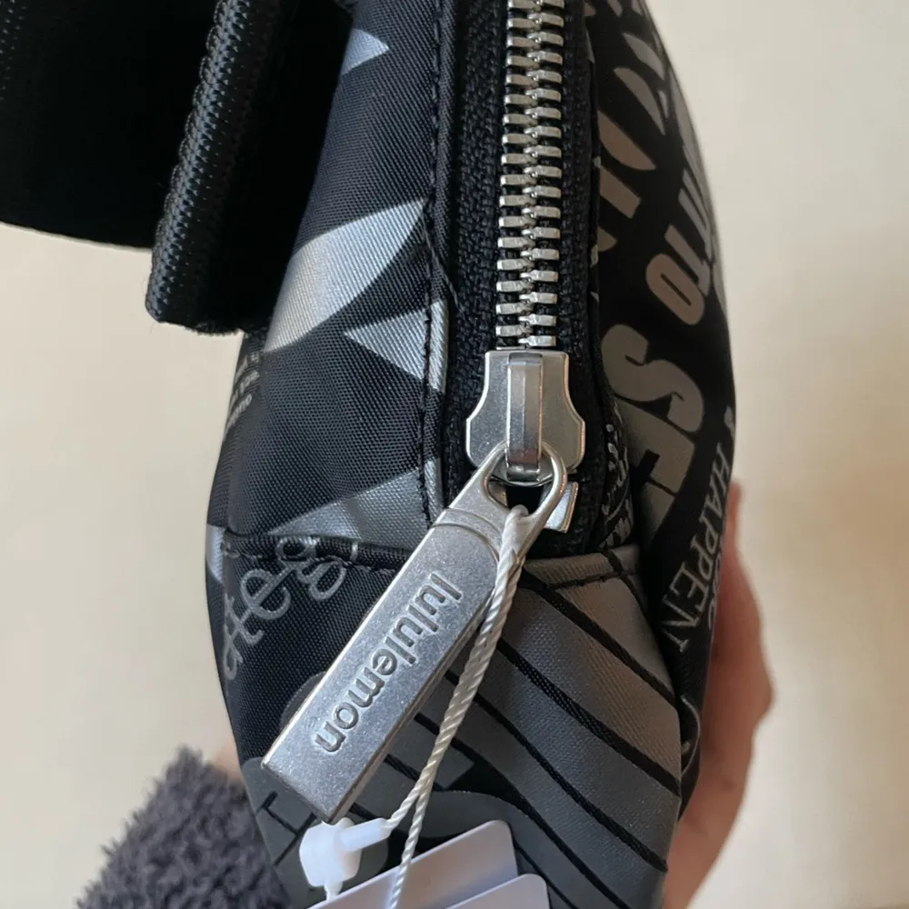 Everywhere Belt Bag 1L Manifesto - Image 7