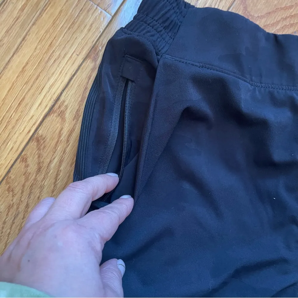 Athleta Brooklyn Lined Camo Joggers in Black Lux Camo Sz 6 - Image 11