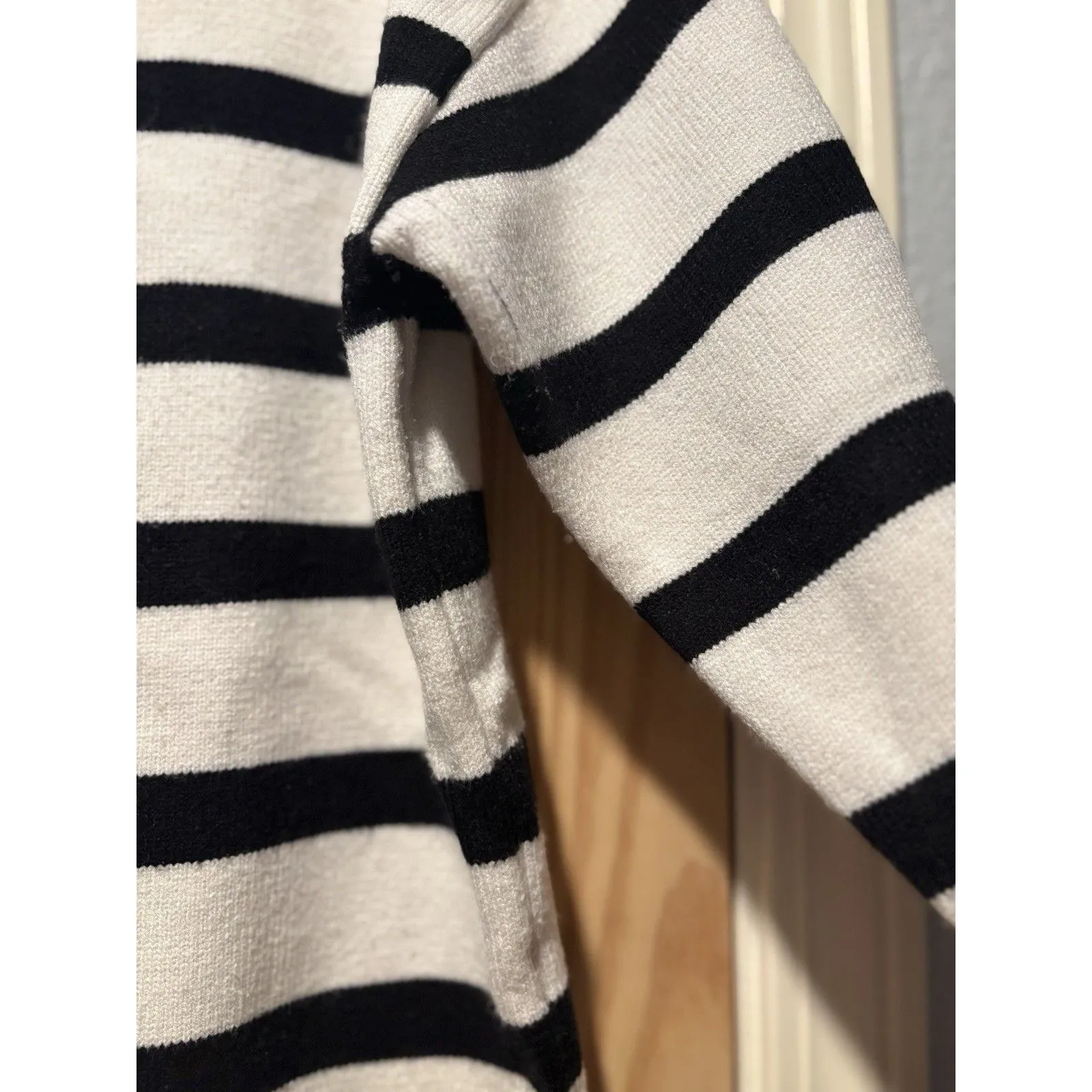 French Connection Essentials White and Black Striped Pullover Sweater Medium - Image 3
