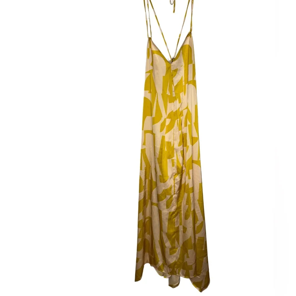 SOCIALITE Geo Print Handkerchief Hem Midi Yellow and White Abstract Sundress - Image 5