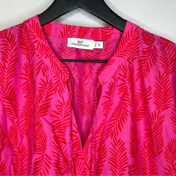 Vineyard Vines  Painted Palm Tiered‎ Top in Raspberry Rose Size M - Image 3
