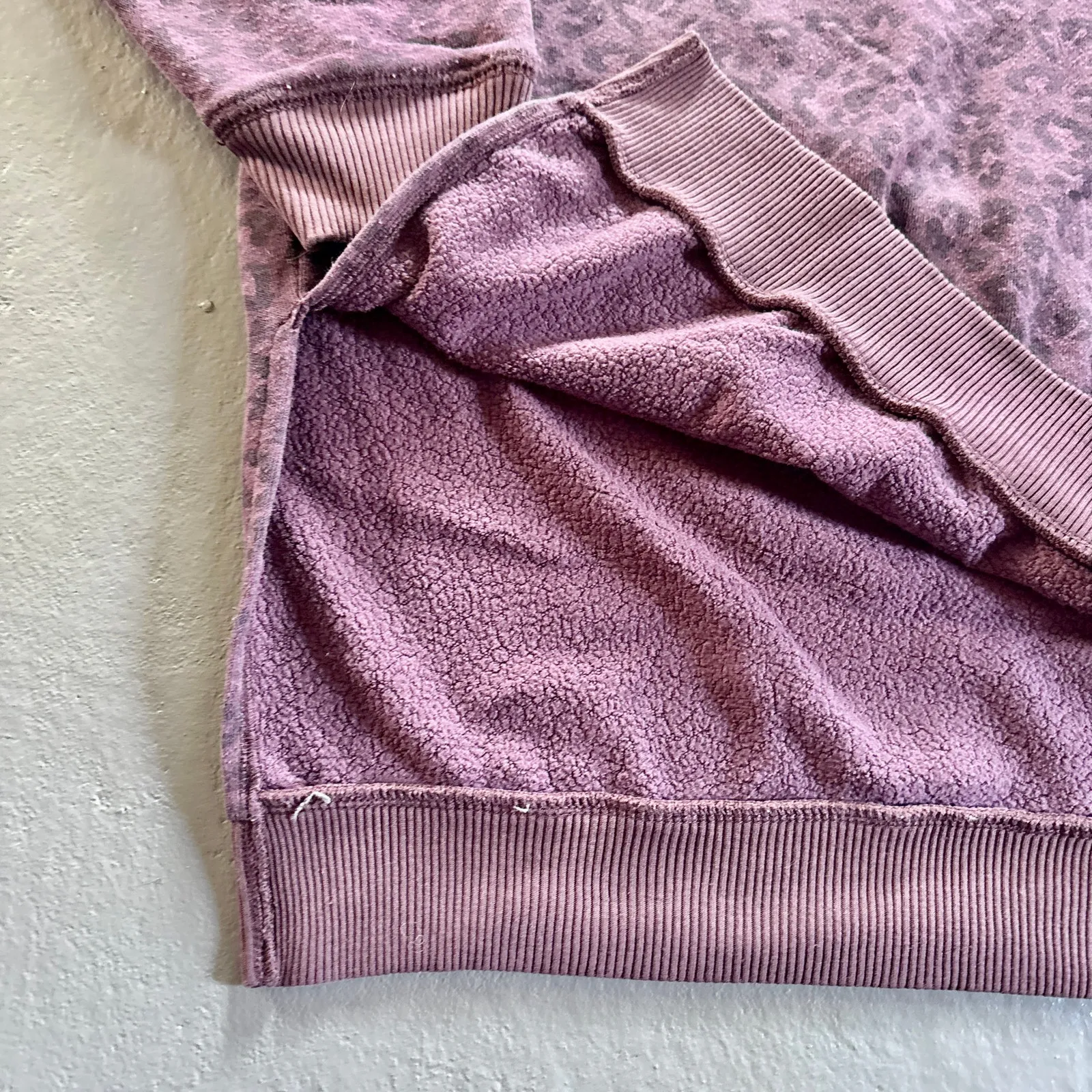 American Eagle Soft Purple Cheetah Print Sweatshirt XS Ahh Mazingly Soft - Image 2