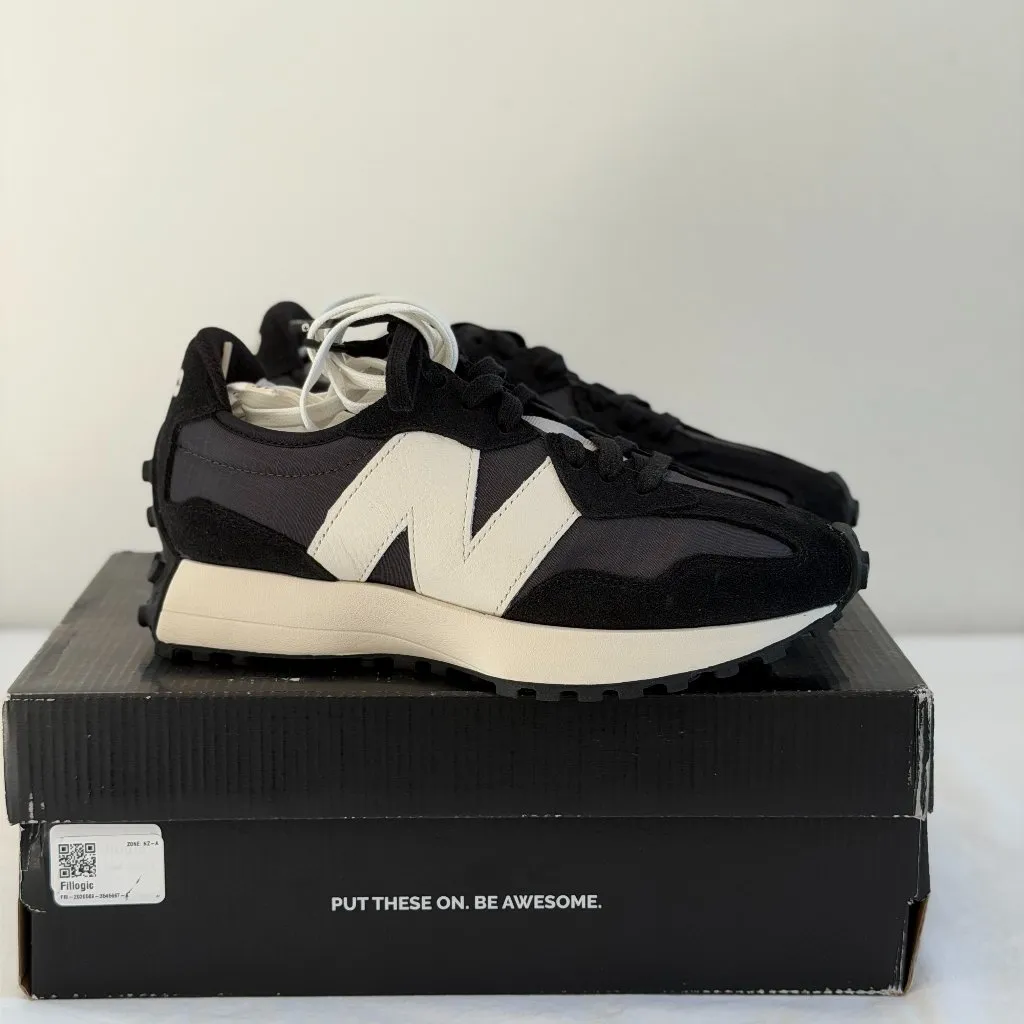Figs New Balance 327 in Black, Size 7.5 - Image 4