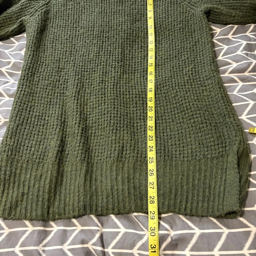 a.n.a Olive Green Knit Sweater size medium - Image 11