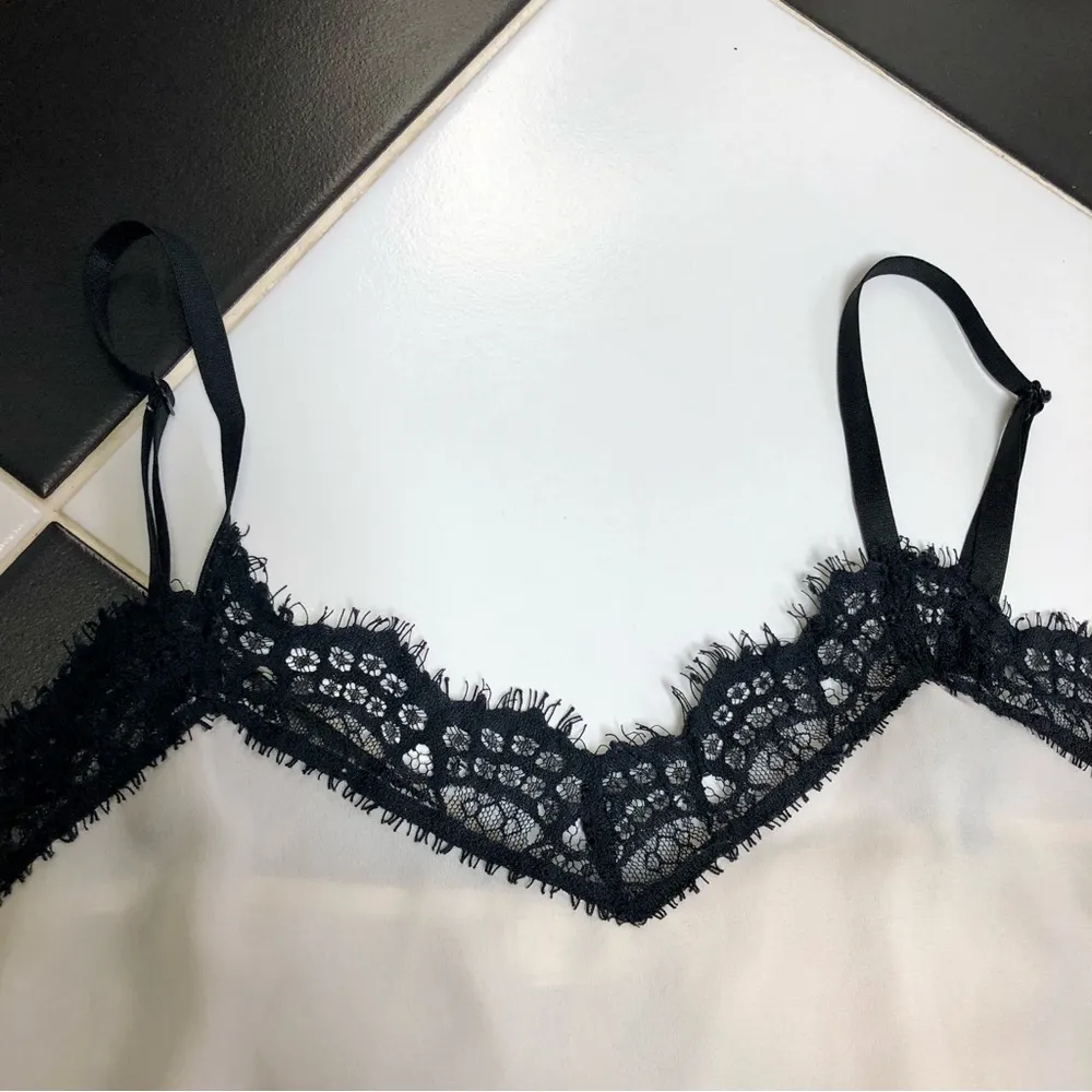 Y2K Cami Spaghetti Strap Tank Top V Neck Cream Crepe Lace Black Trim - Image 3