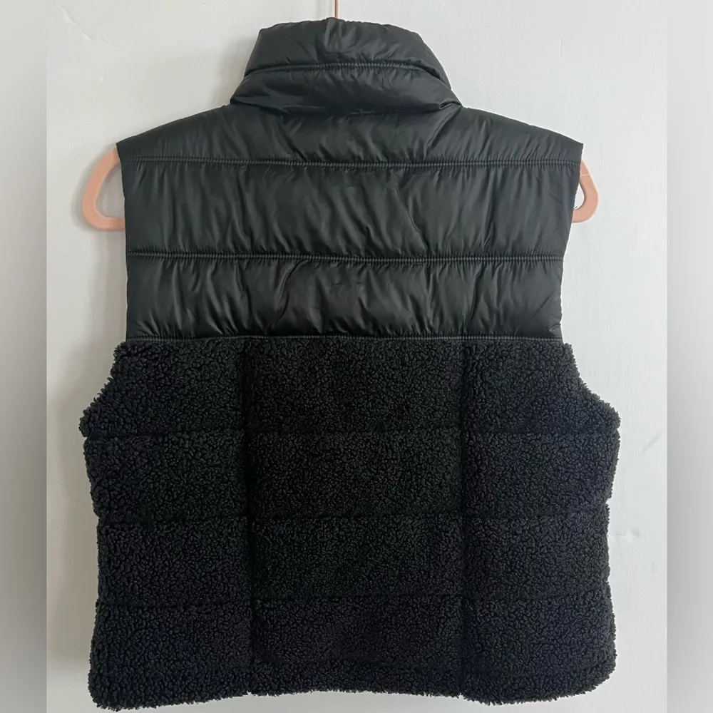 AEROPOSTALE Puffy/ Fuzzy Zippered Vest Size M - Image 9