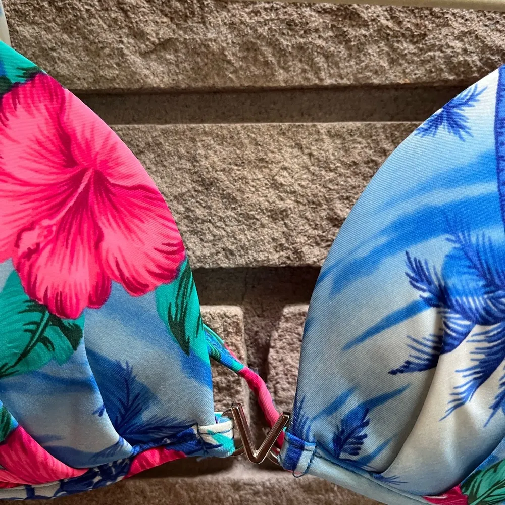 Vintage VENUS Swimwear Tropical Maui Hawaiian Print Bikini top Blue White 34B - Image 3