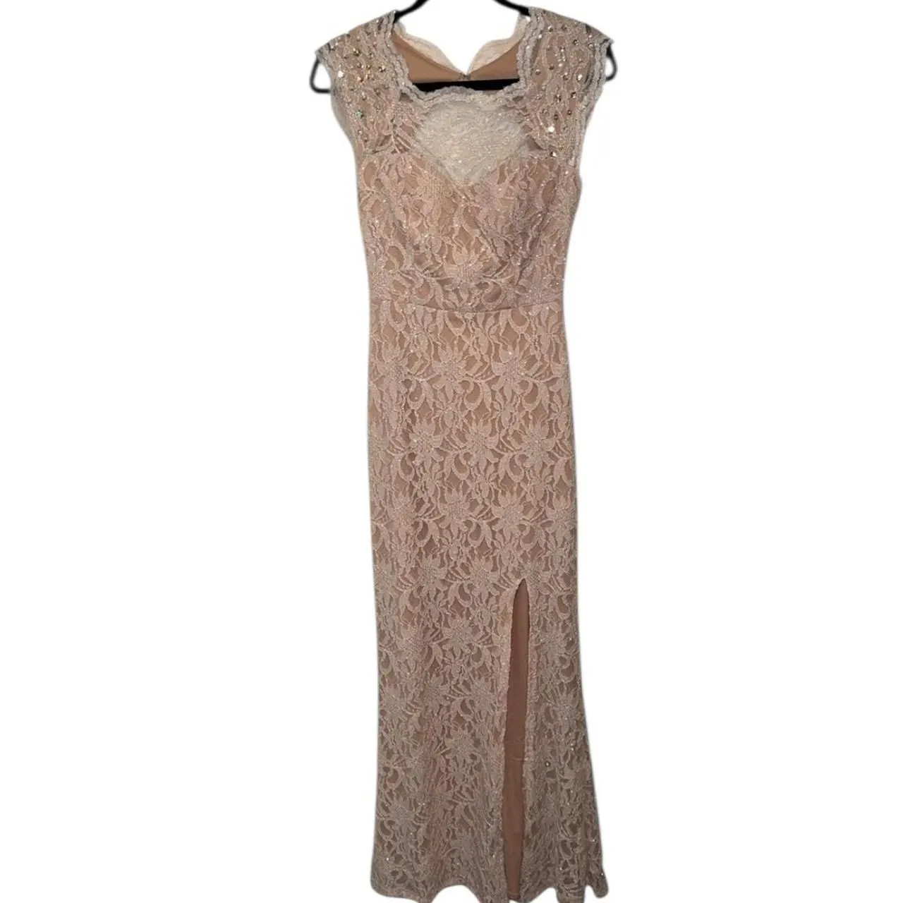 City Triangles All Over Lace Prom Dress with Side Slit Skirt - Image 3